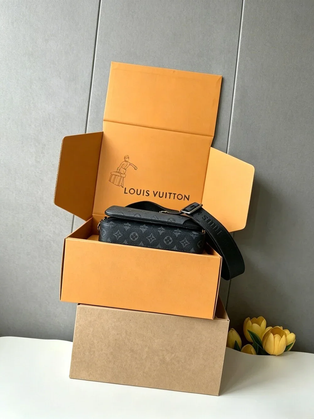 Louis Vuitton Trio Messenger